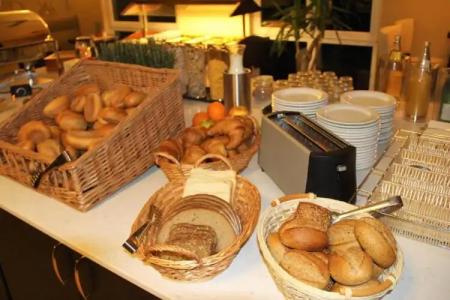 Check Inn Merseburg - 10