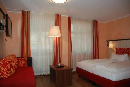 & Gästehaus Seehof - 9