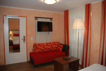 & Gästehaus Seehof - 16