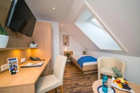 & Restaurant Goldener Pflug - 32