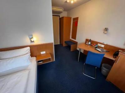 & Restaurant Goldener Pflug - 29