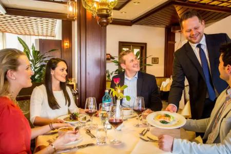 & Restaurant Goldener Pflug - 20