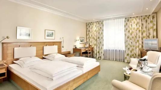 Bayerischer Hof - 49