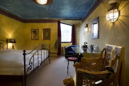 Goldflair am Rathaus - 1