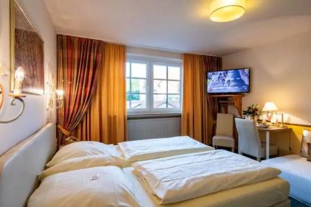 Goldflair am Rathaus - 111