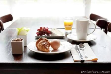 ibis Köln Airport - 8