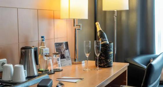 PLAZA Premium Köln - 48