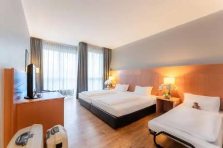 PLAZA Premium Koln - 55