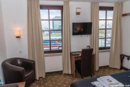 und Restaurant Löwenbräu Köln - 97