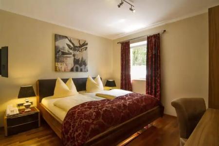 Boutique-Bayerischer Hof - 6