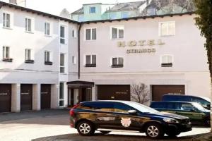 Hotel Strauss, Hof