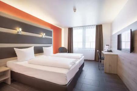 Michel Heppenheim - 38