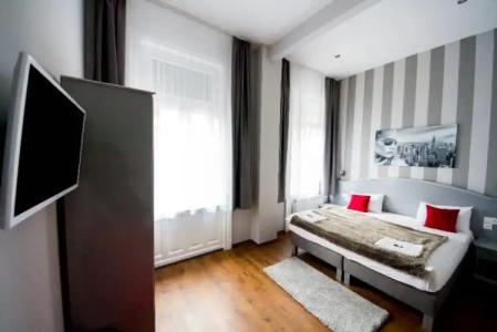 Full Moon Budapest - 48