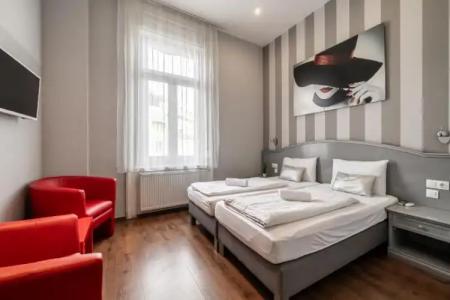 Full Moon Budapest - 55