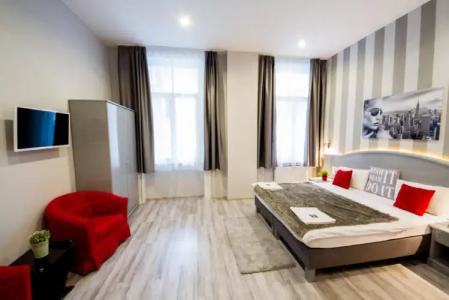 Full Moon Budapest - 50