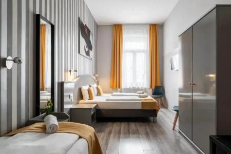 Full Moon Budapest - 36