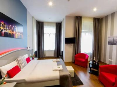 Full Moon Budapest - 2