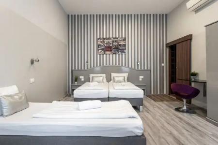 Full Moon Budapest - 6