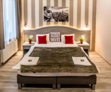 Full Moon Budapest - 40