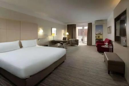 DoubleTree by Hilton Hannover Schweizerhof - 11