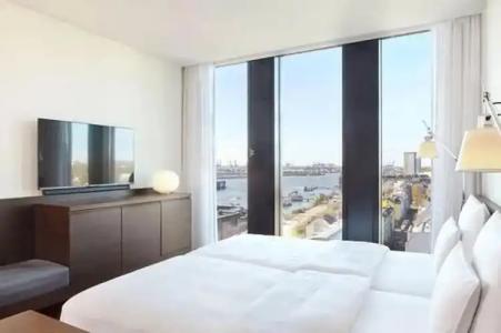 Empire Riverside - 124