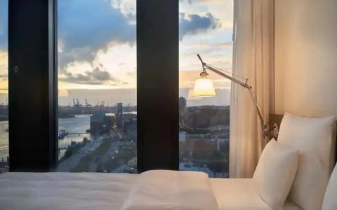 Empire Riverside - 116