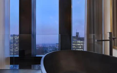 Empire Riverside - 121