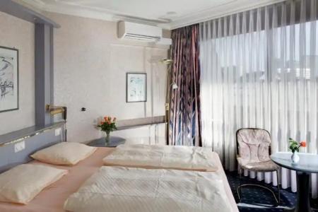 Senator Hamburg - 66