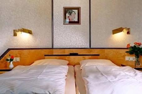 Senator Hamburg - 69