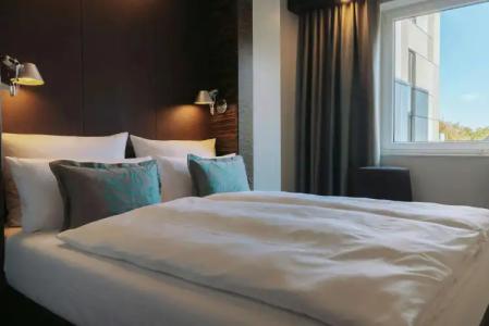 Motel One Hamburg-Alster - 2