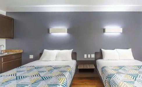 Motel 6-Laredo, TX - Airport - 77