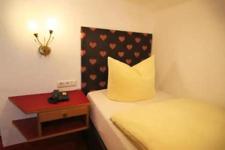 Hilleprandt - Adults Only - 19