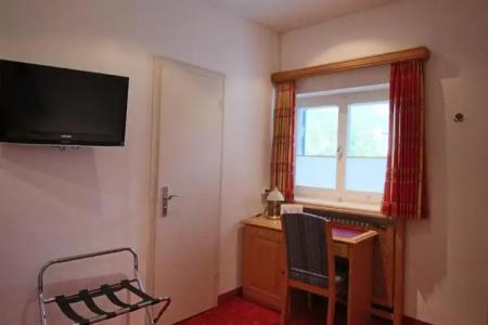 Hilleprandt - Adults Only - 15