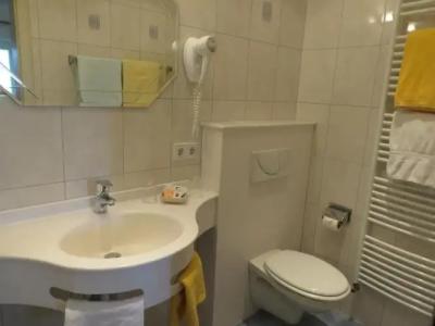 Hilleprandt - Adults Only - 7