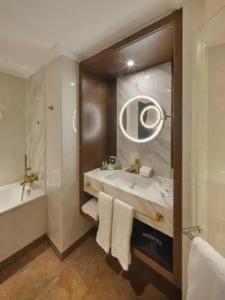 Hilton Frankfurt City Centre - 43