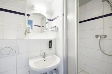 a&o Düsseldorf Hauptbahnhof - 9