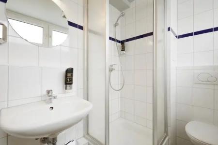 a&o Düsseldorf Hauptbahnhof - 8