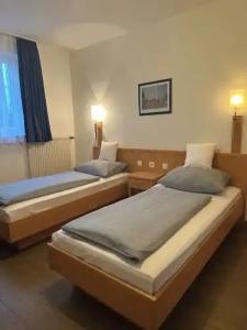 Am Vogelsanger Weg - 18