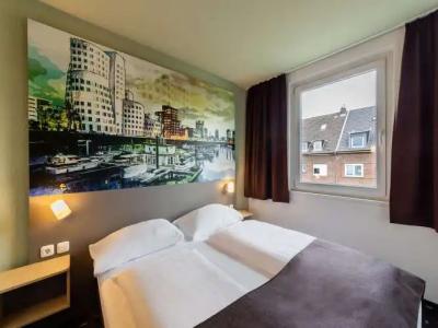 B&B Dusseldorf City-Sud - 64