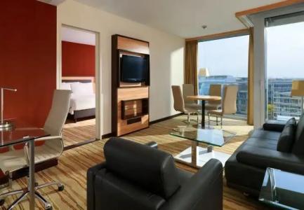 Courtyard by Marriott Duesseldorf Hafen - 6