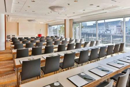 Courtyard by Marriott Duesseldorf Hafen - 11