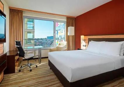 Courtyard by Marriott Duesseldorf Hafen - 1