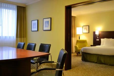 Courtyard by Marriott Dusseldorf Seestern - 4