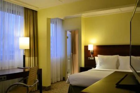 Courtyard by Marriott Dusseldorf Seestern - 16