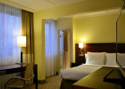 Courtyard by Marriott Dusseldorf Seestern - 5