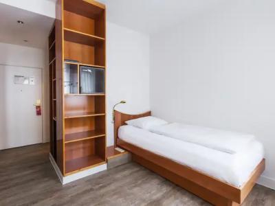 DORMERO Dresden Airport - 1