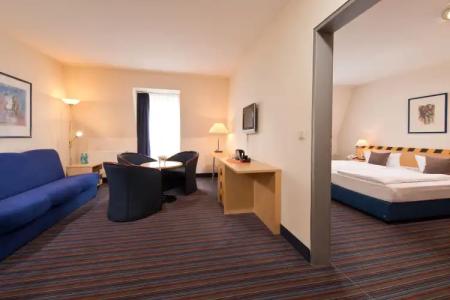 ACHAT Dresden Elbufer - 23