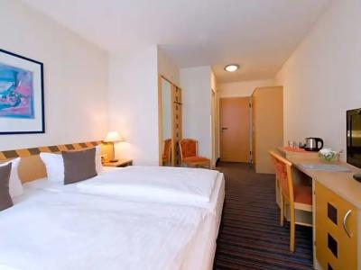 ACHAT Dresden Elbufer - 61