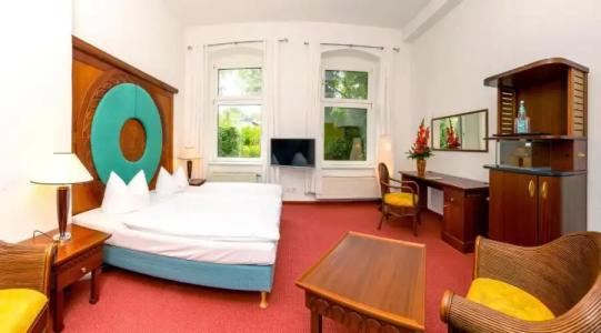 AltstadtAm Theater - 19