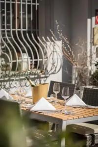 & Restaurant Rose - 24